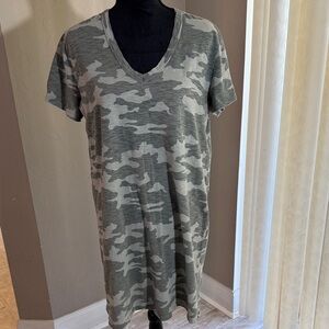 Universal Thread Neutral Striped Knit Tee in Taupe and Cream